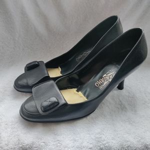 Ferragamo | Vintage Snakeskin Black Leather Pumps LUXURY Heels Womens Size 9